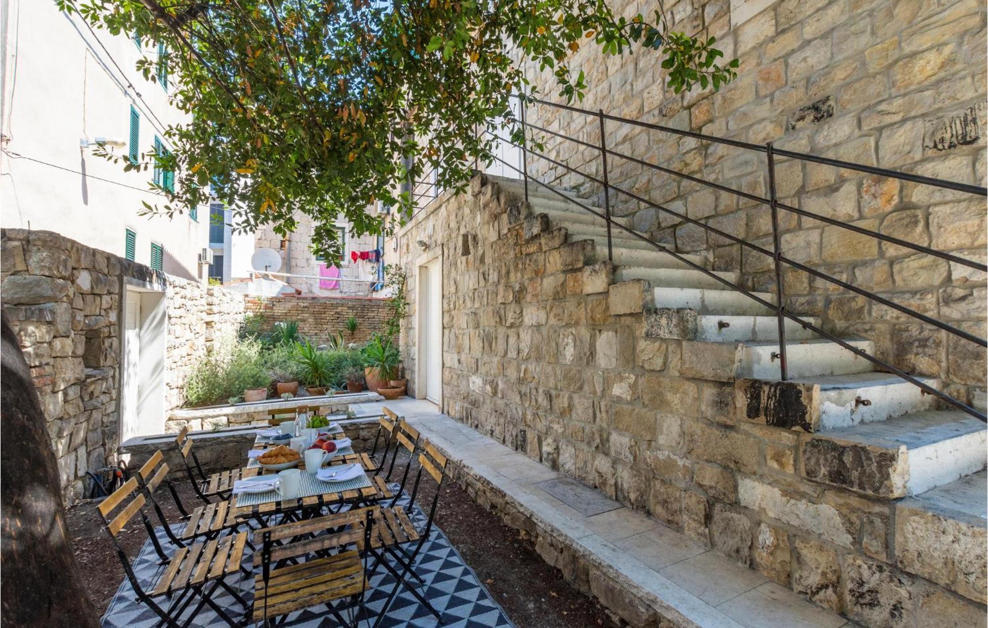 Stunning Home In Split With Outdoor Swimming Pool Bagian luar foto