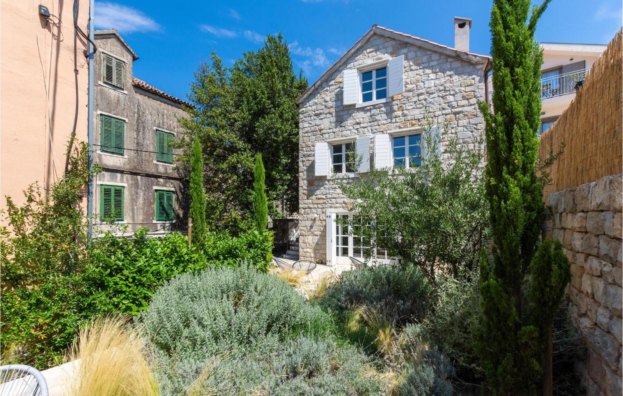 Stunning Home In Split With Outdoor Swimming Pool Bagian luar foto