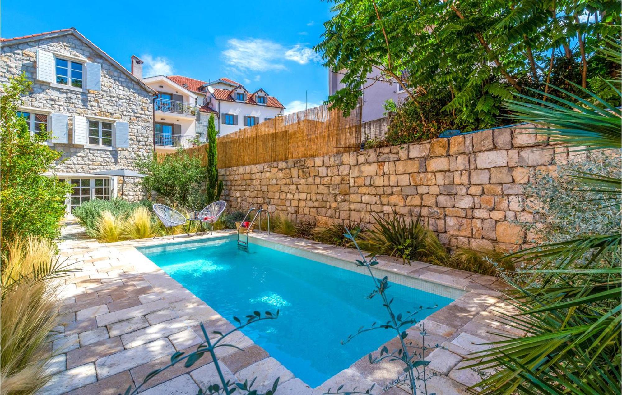 Stunning Home In Split With Outdoor Swimming Pool Bagian luar foto